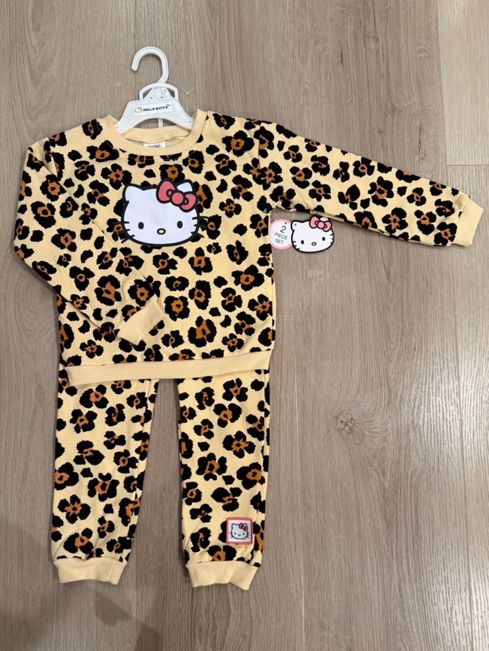 New 4T Hello Kitty Leopard Print 2 Piece Set Sweatshirt Sweatpants Sanrio